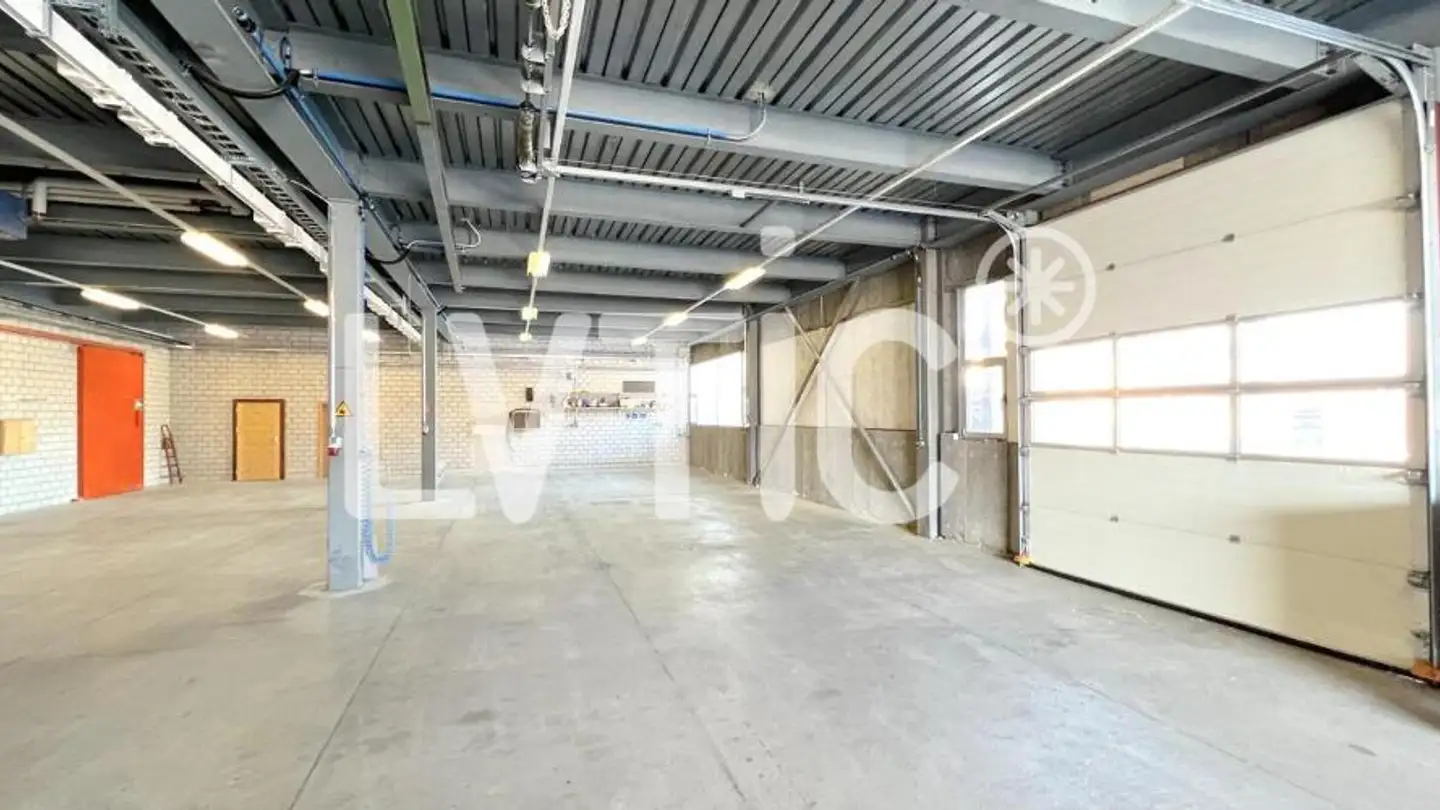 Commercial for rent - 1860 Aigle - Photo 2