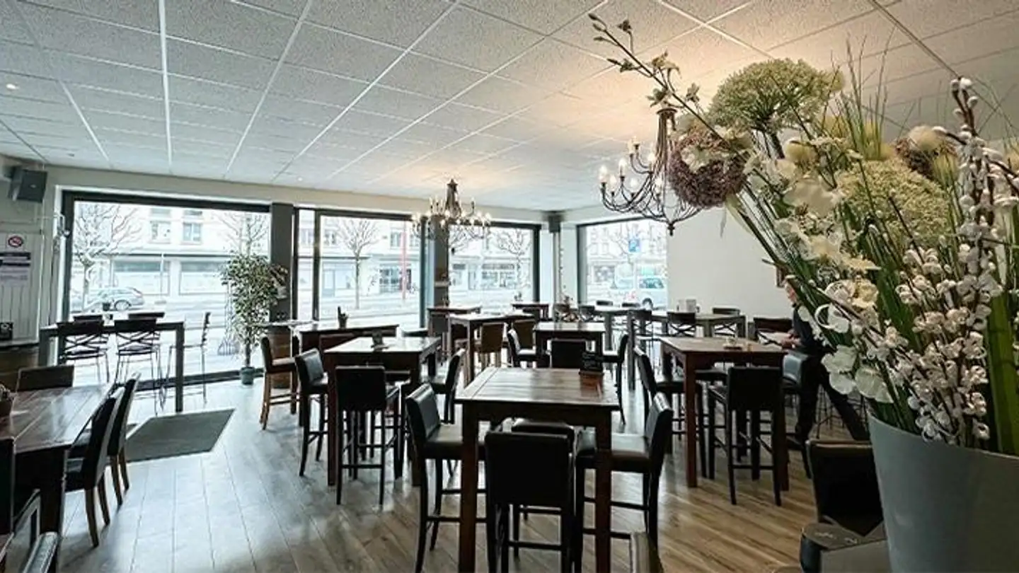 Commercial for rent - Avenue Léopold-Robert 84, 2300 La Chaux-de-Fonds - Photo 2