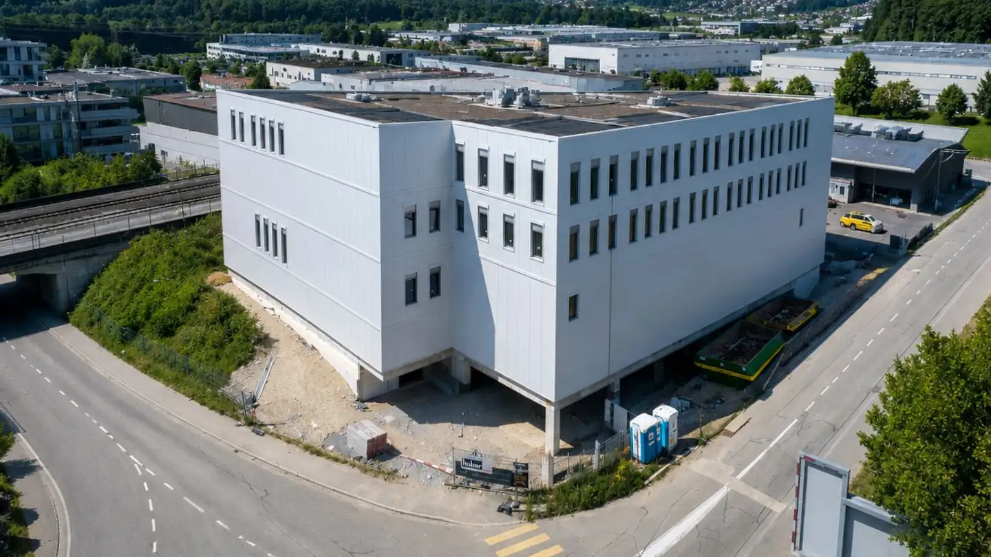 Commercial for rent - Industriestrasse 7, 4657 Dulliken