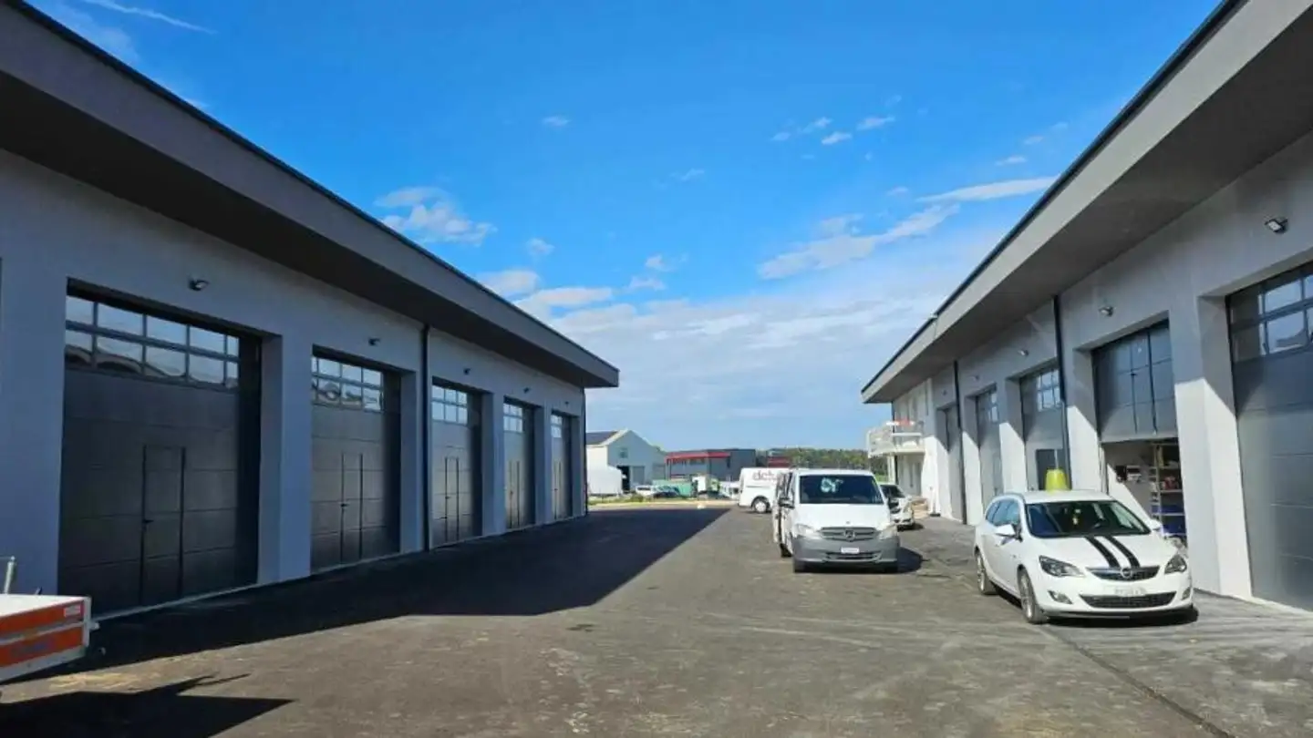 Commercial for rent - 1645 Le Bry