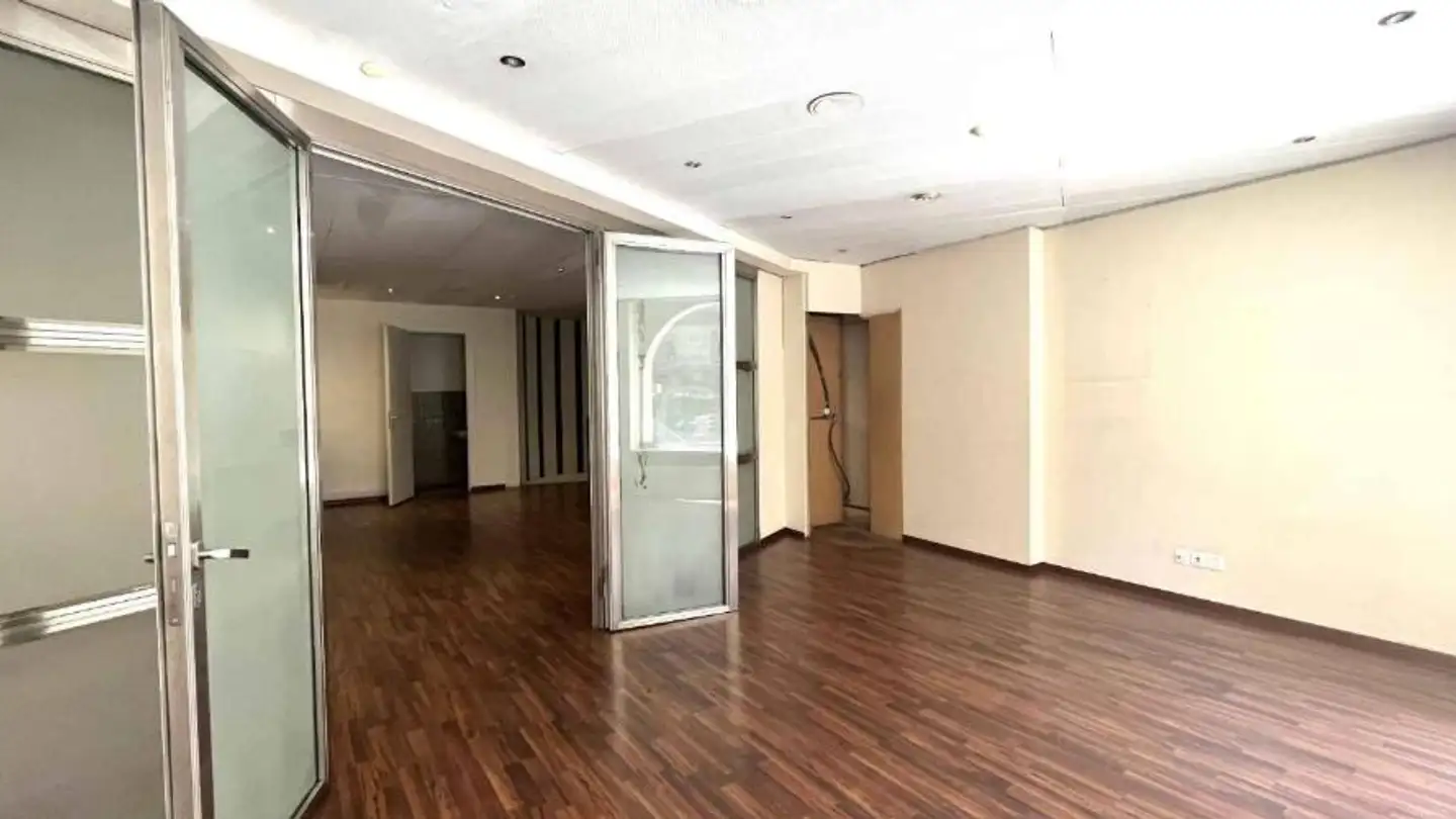 Shop for rent - Rue De Chantepoulet 4, 1201 Genève - Photo 3