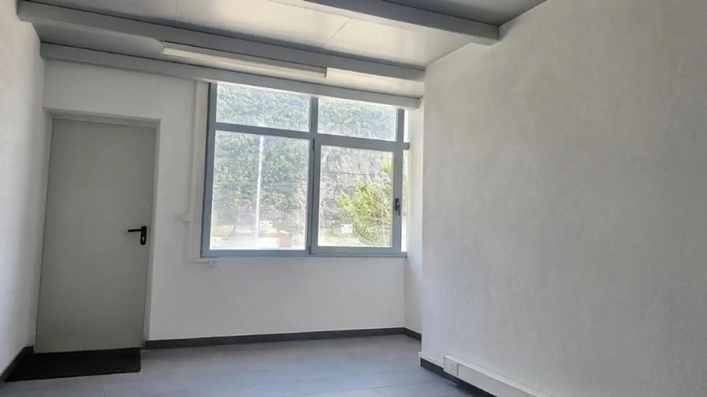 Commercial for rent - Zone Industrielle Les Combes, 1955 St-Pierre-de-Clages