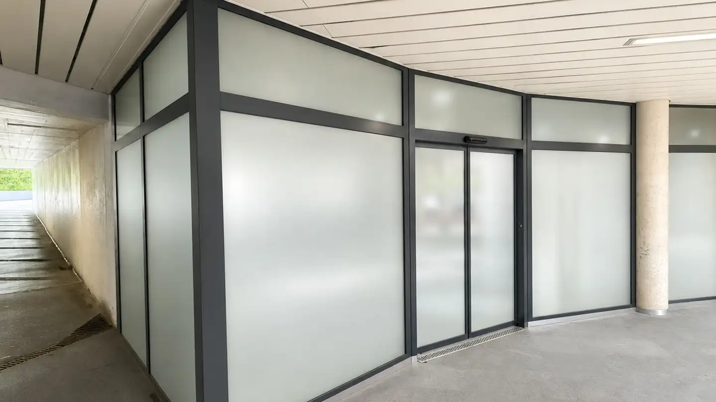 Commercial à louer - Ueberlandstrasse 208, 8600 Dübendorf