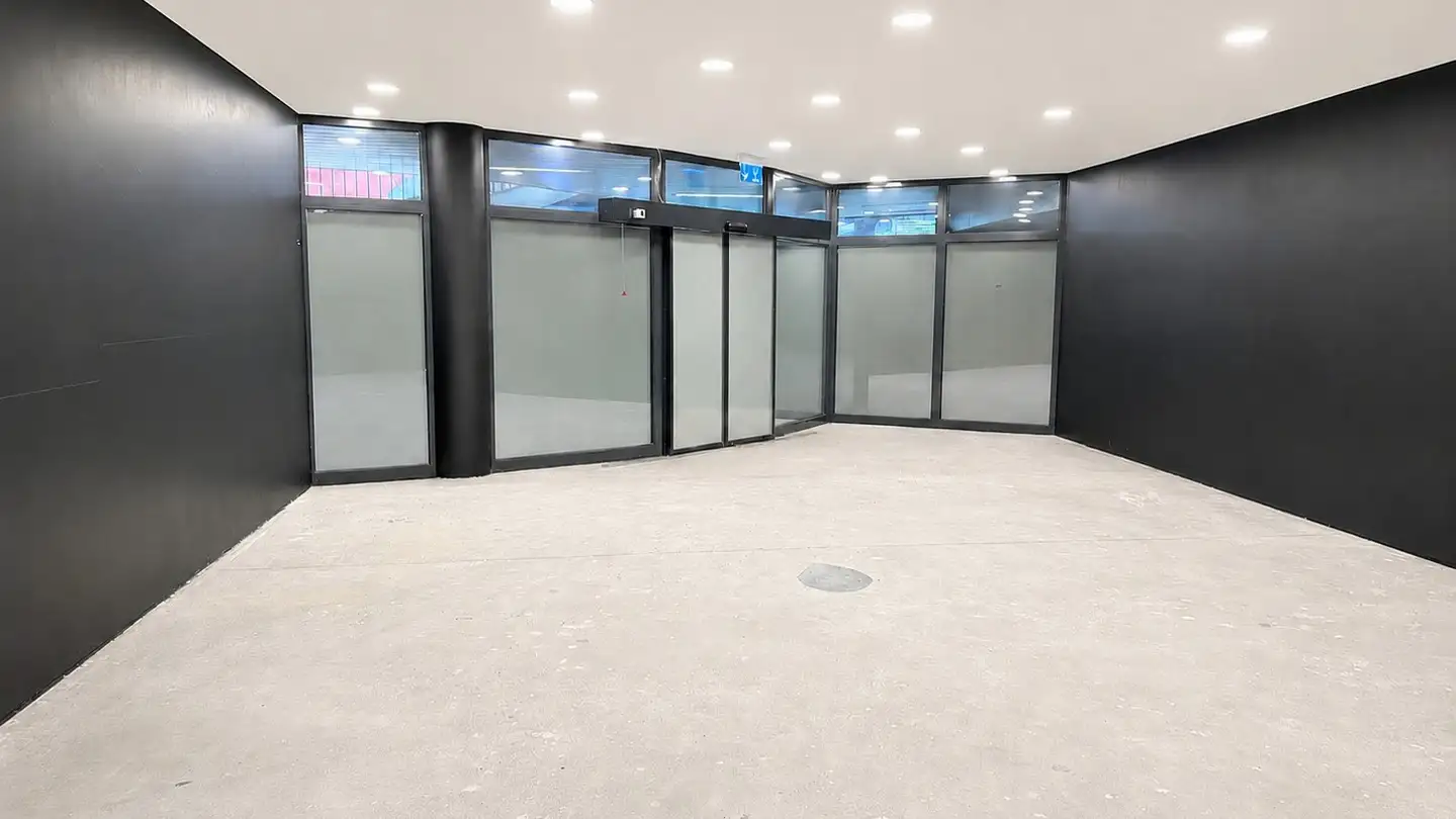 Commercial à louer - Ueberlandstrasse 208, 8600 Dübendorf - Photo 2