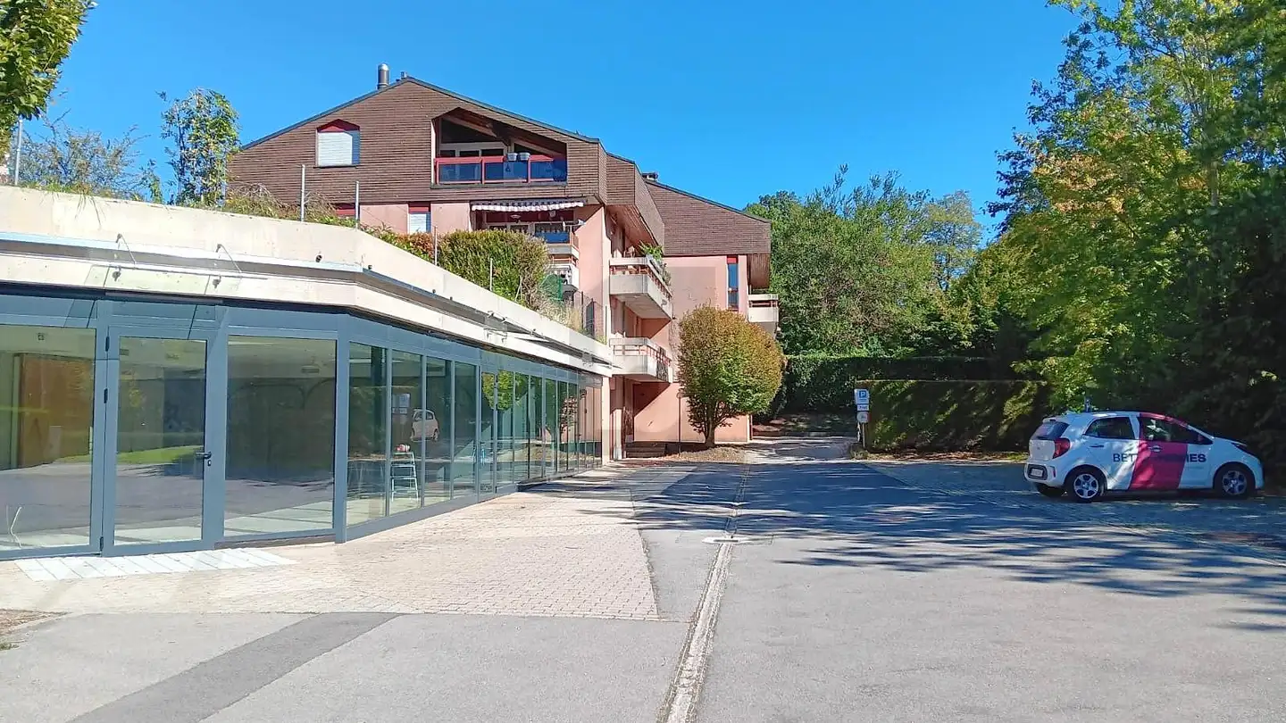 Office space for rent - 1073 Savigny - Photo 2