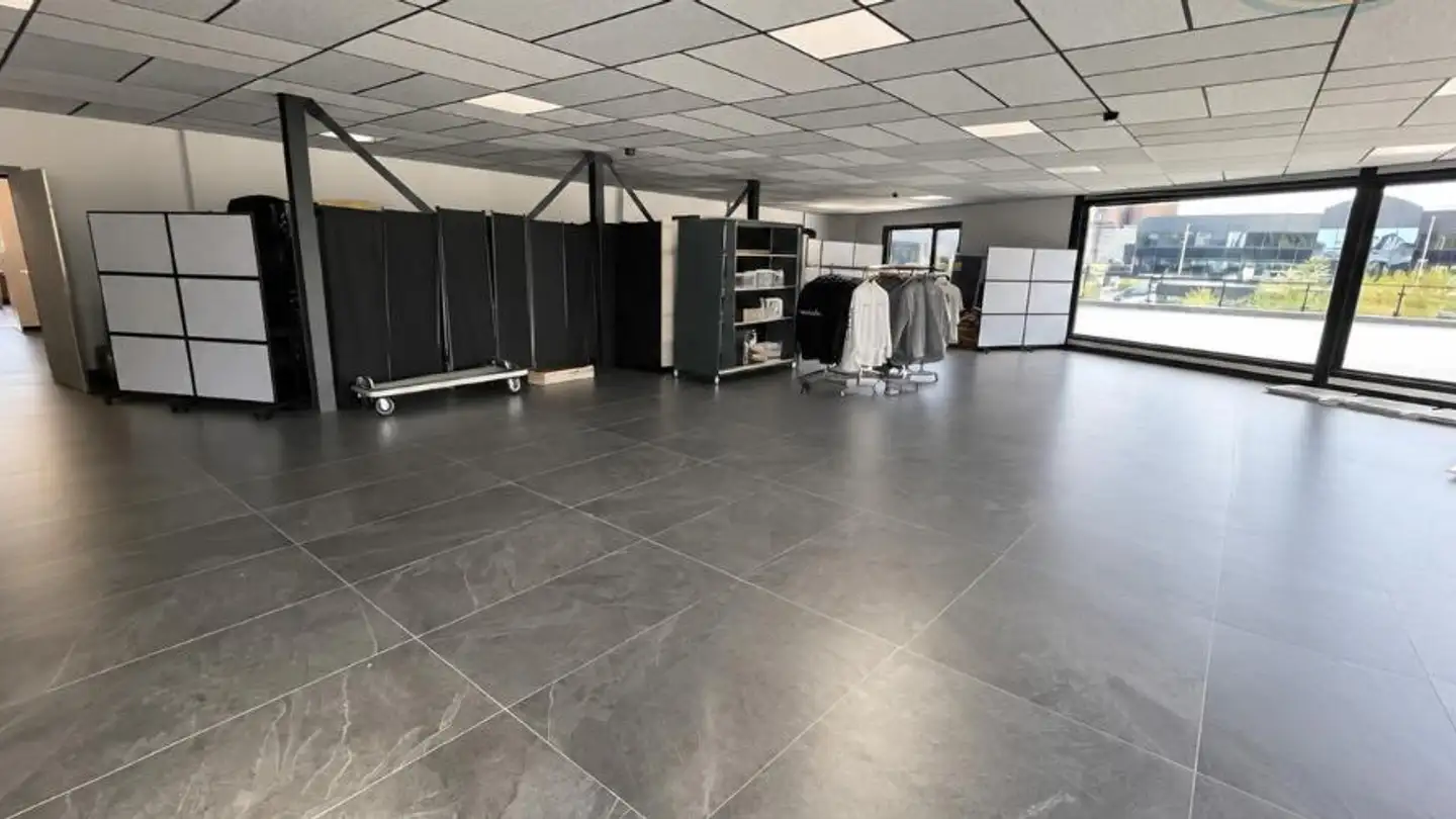 Commercial for rent - Le Voyeboeuf 4, 2900 Porrentruy - Photo 2