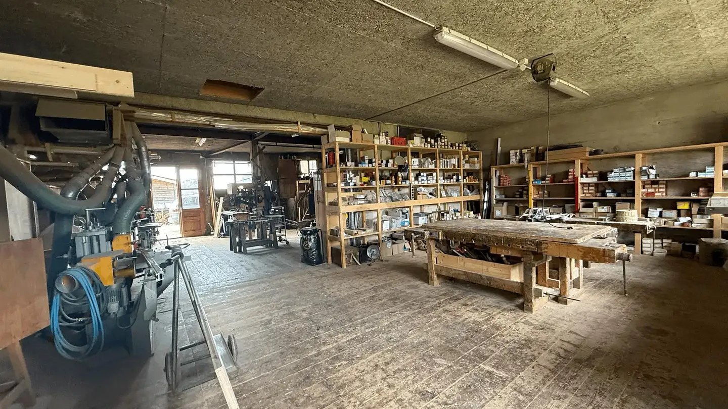 Workshop for rent - Mont-Des-Verrières, 2126 Les Verrières