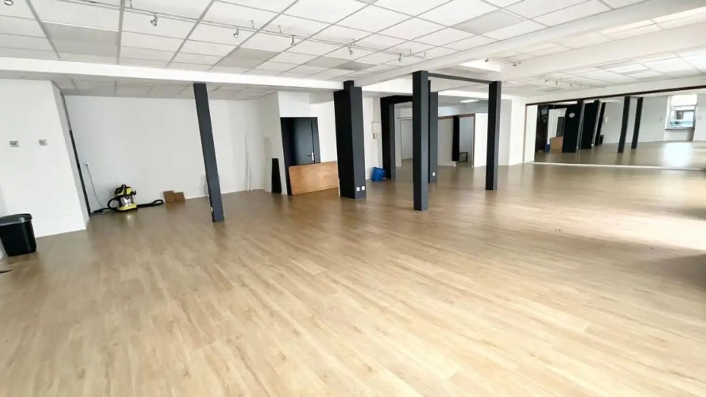Commercial for rent - 2800 Delémont - Photo 2