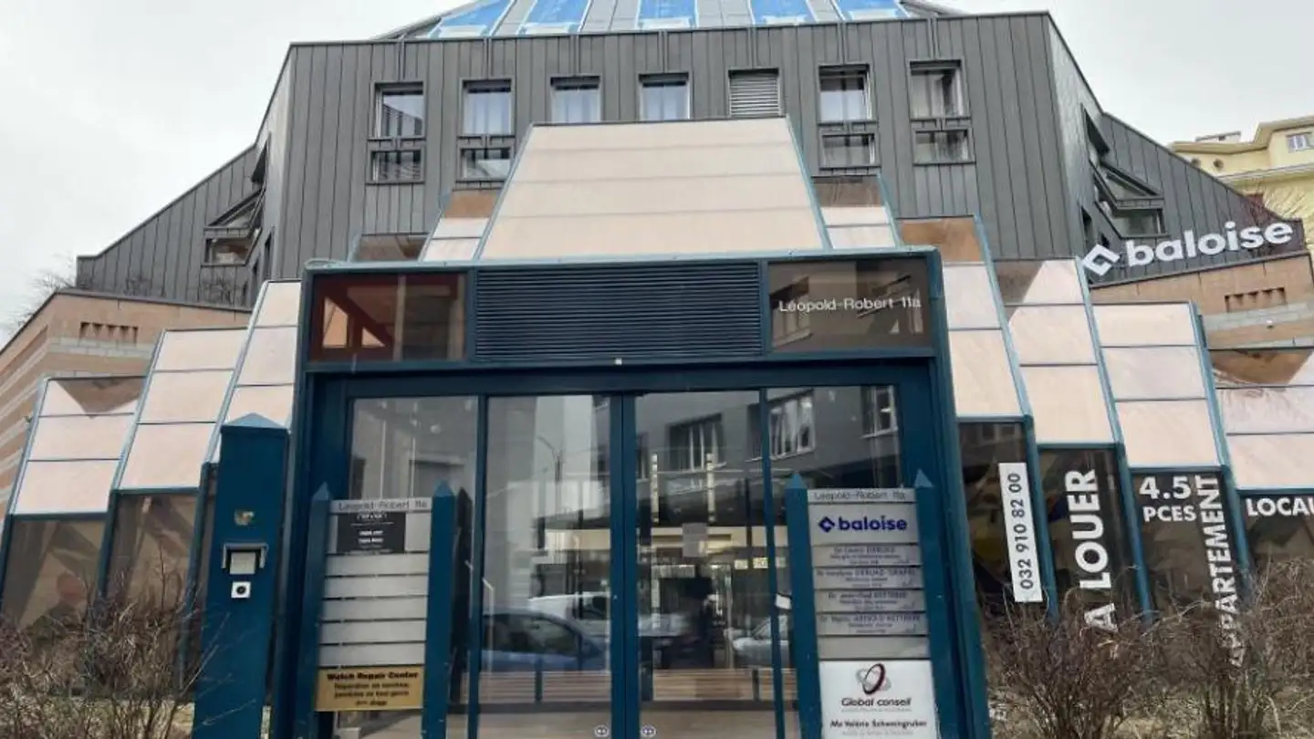 Commerciale in affitto - Avenue Léopold-Robert 11, 2300 La Chaux-de-Fonds