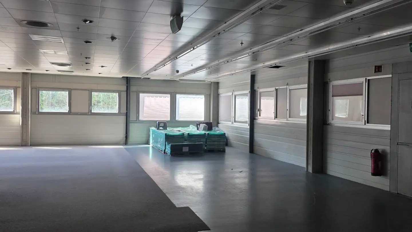 Shop for rent - Avenue Des Champs-Montants 2, 2074 Marin-Epagnier - Photo 3