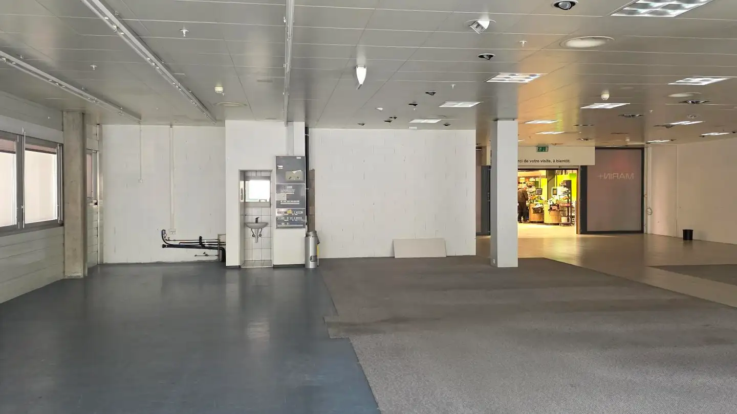 Shop for rent - Avenue Des Champs-Montants 2, 2074 Marin-Epagnier - Photo 4