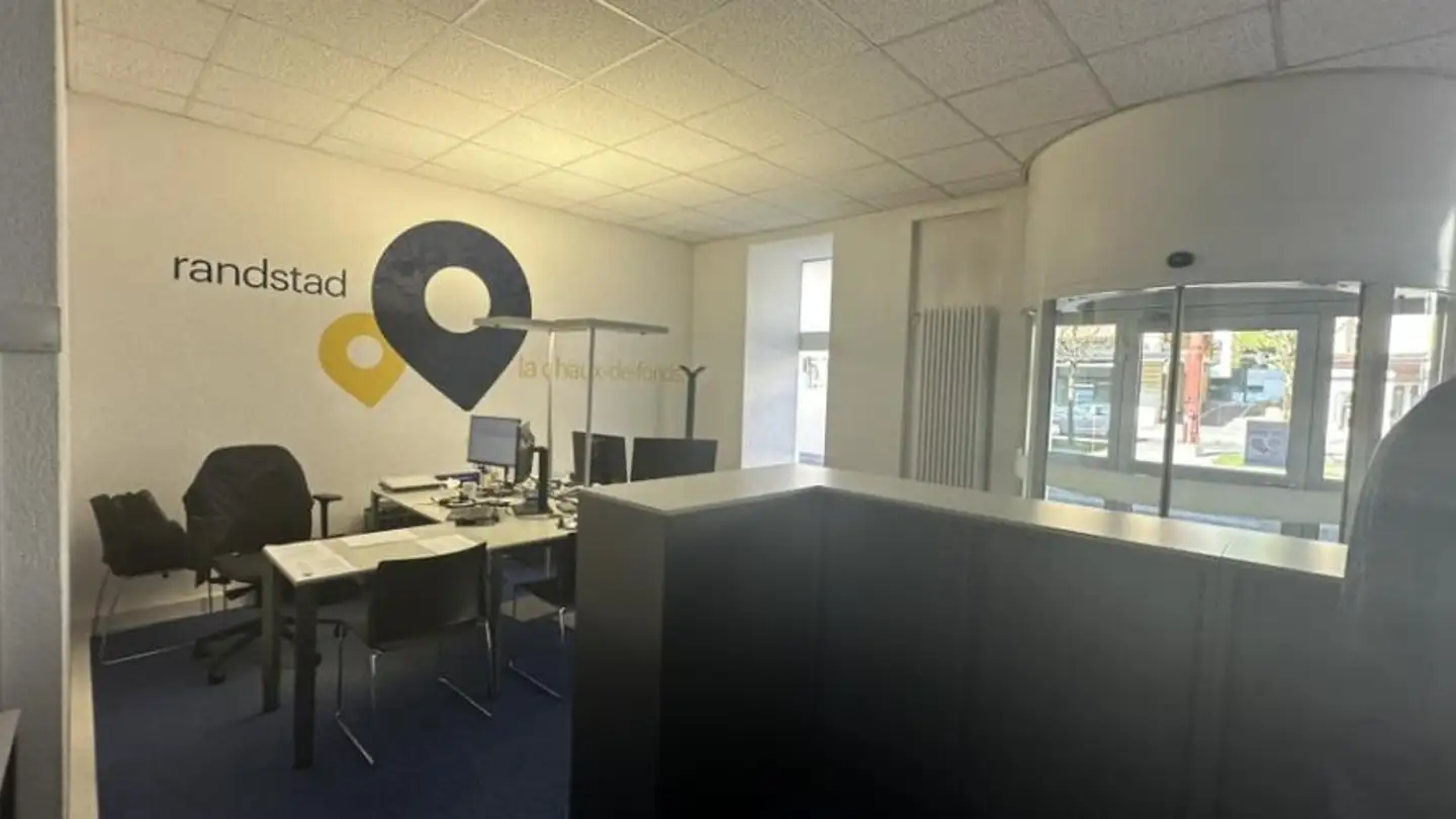 Commercial for rent - Avenue Léopold-Robert 33, 2300 La Chaux-de-Fonds - Photo 3