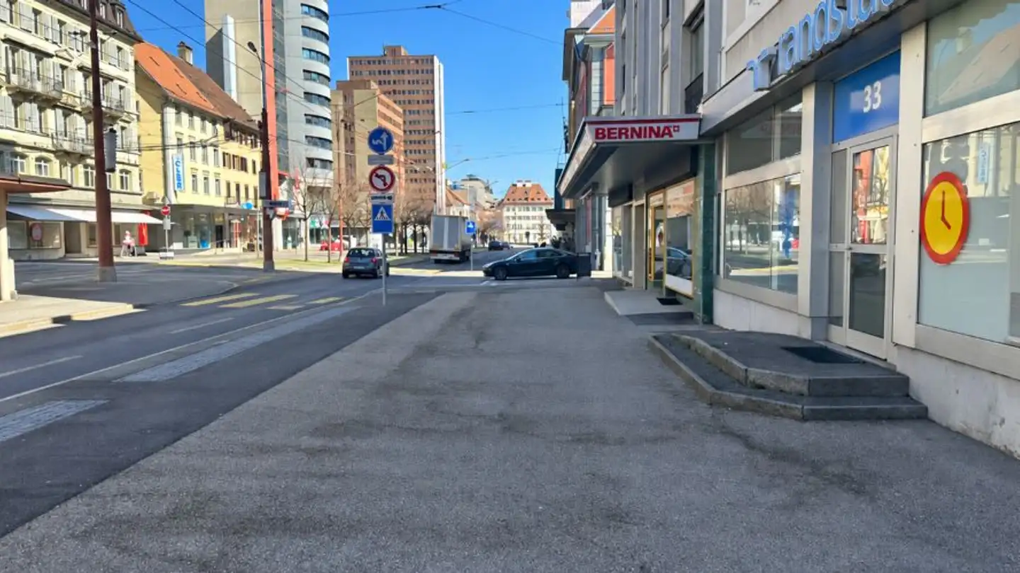 Commercial for rent - Avenue Léopold-Robert 33, 2300 La Chaux-de-Fonds