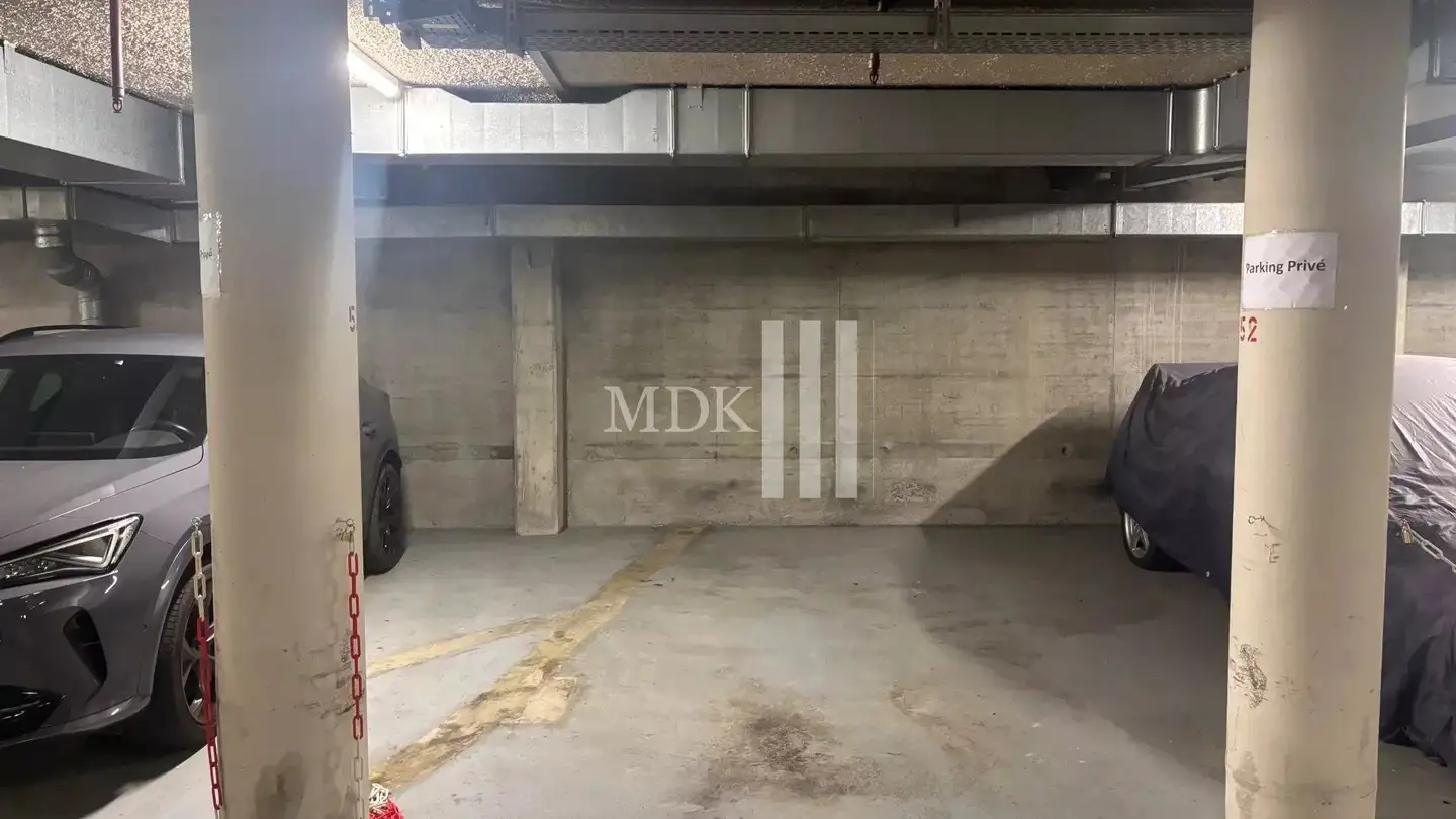 Covered parking space for rent - Rue De Venise 3, 1870 Monthey