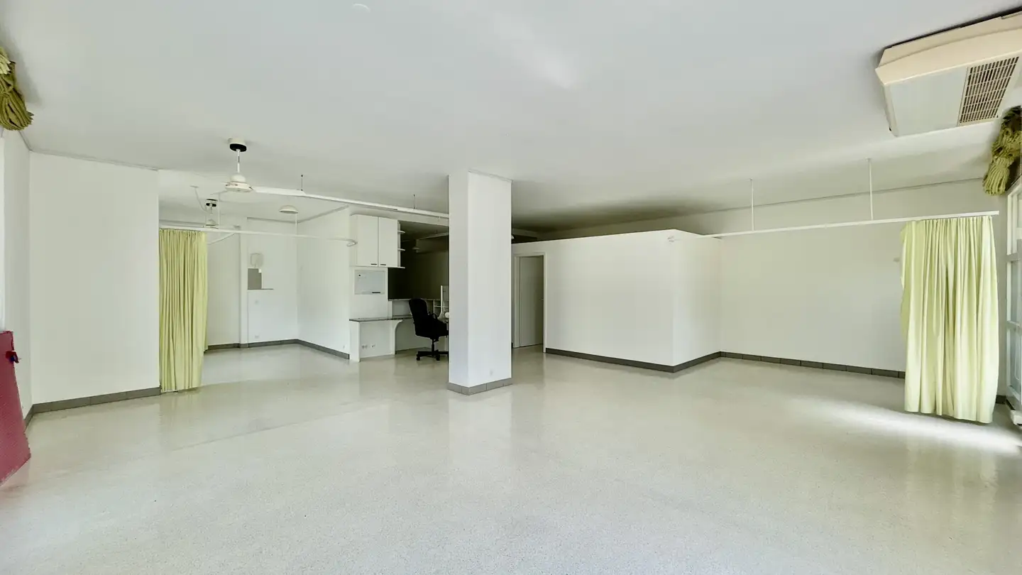 Mixed-use building for rent - 6982 Agno