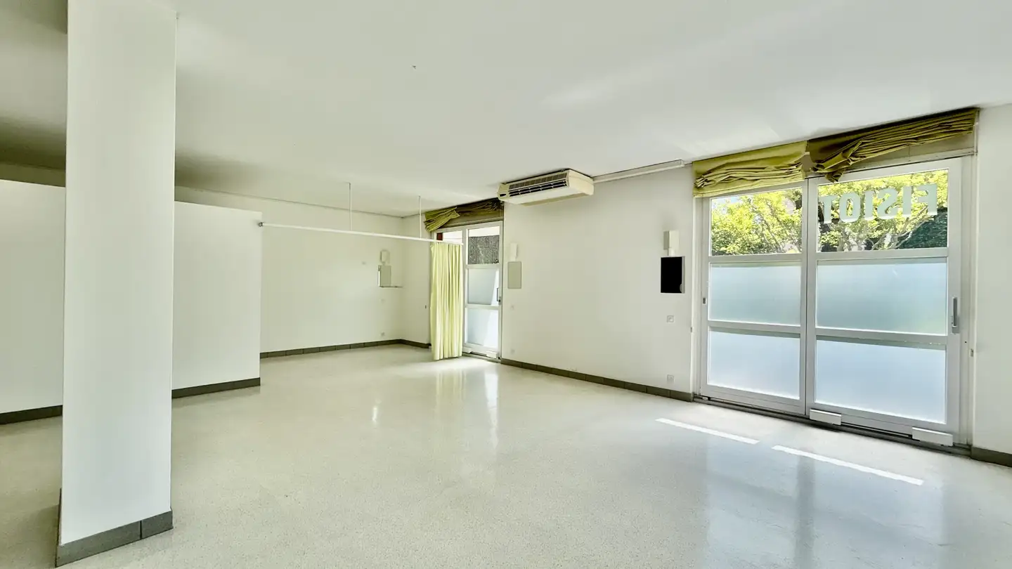 Mixed-use building for rent - 6982 Agno - Photo 2