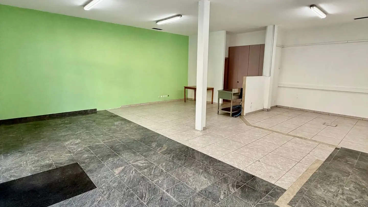 Shop for rent - 1908 Riddes