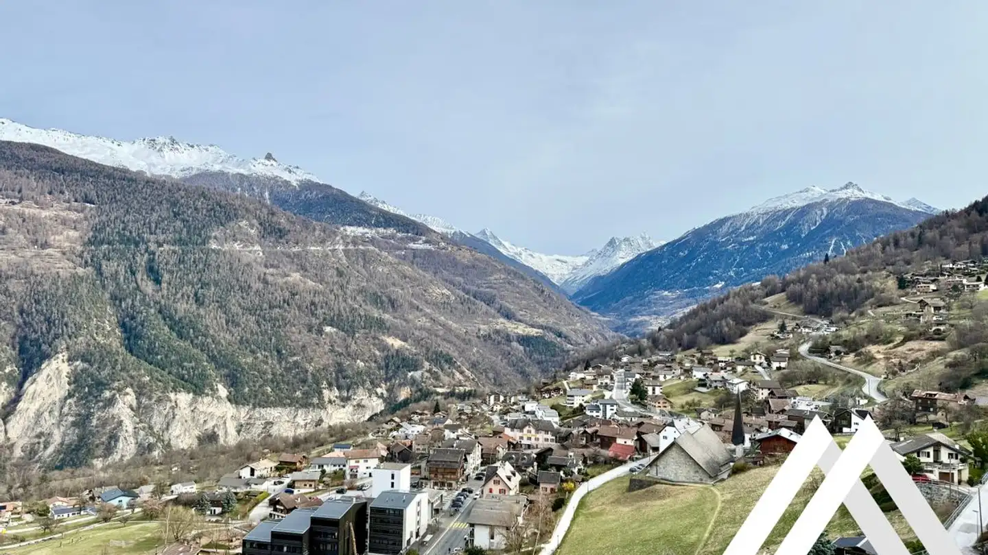 Constructible plot for sale - 1981 Vex