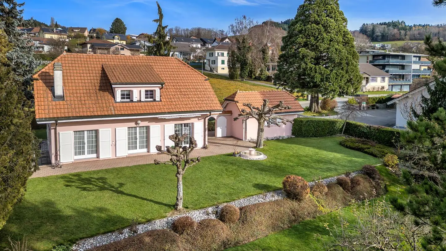 Villa for sale - 1670 Ursy