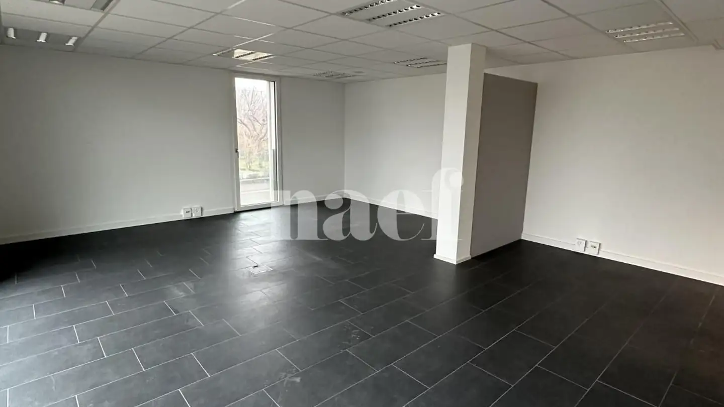 Atelier à louer - Rue Du Voirnet 2, 2800 Delémont - Photo 2