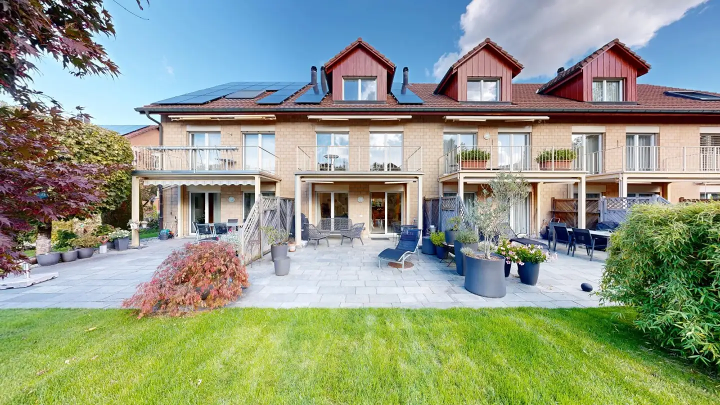 Row house for sale - 8121 Benglen