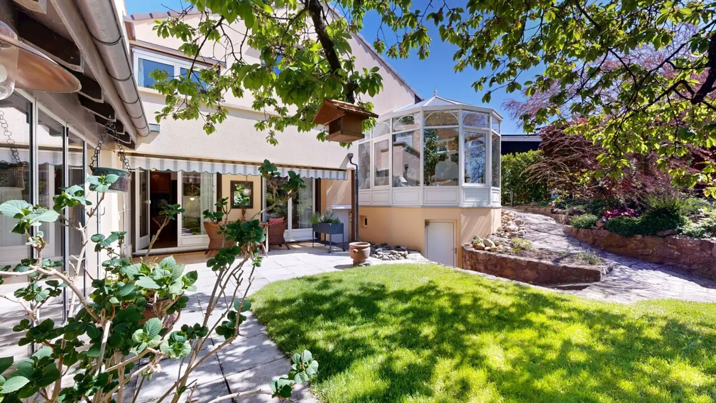 Single house for sale - 2520 La Neuveville