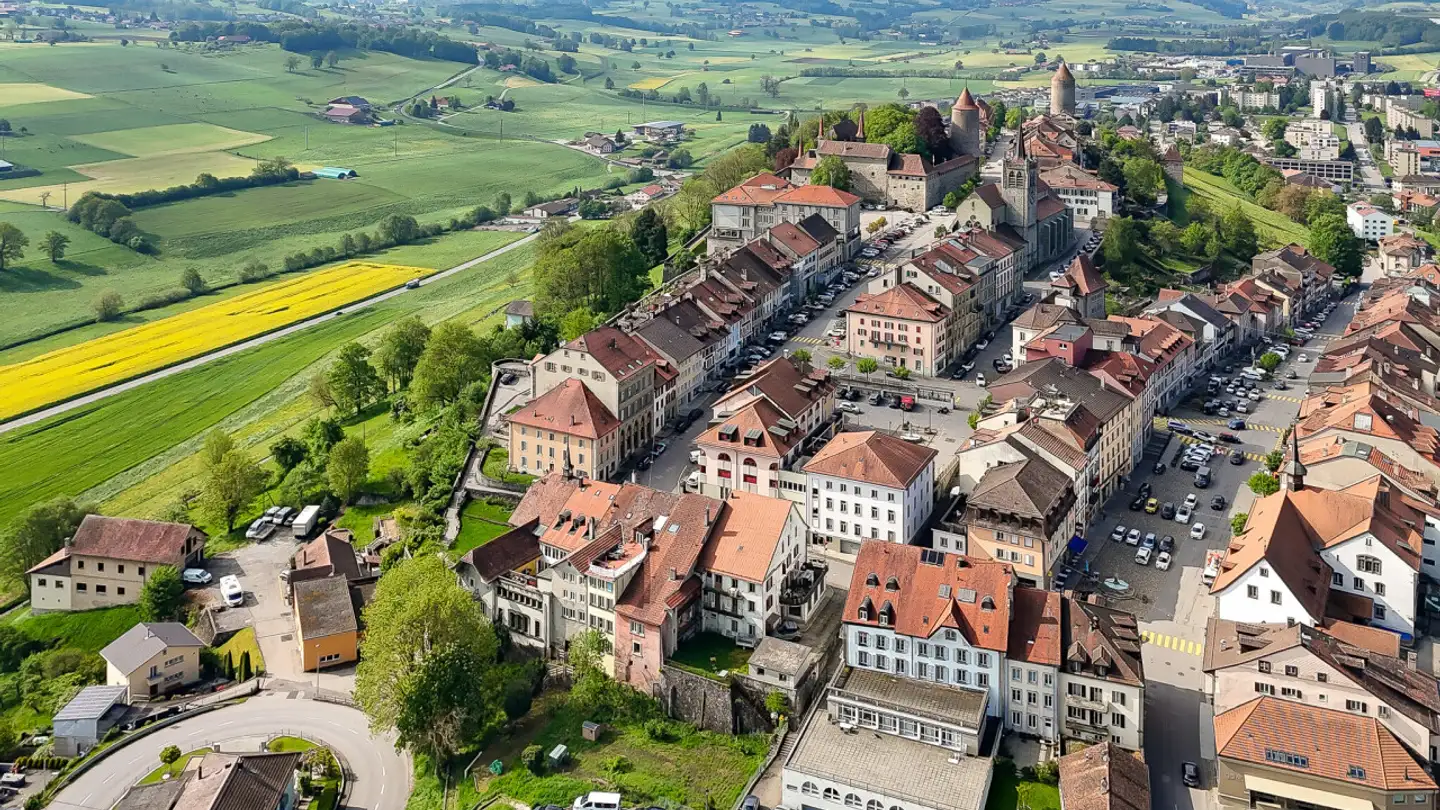 Mischgenutztes Gebäude kaufen - 1680 Romont FR