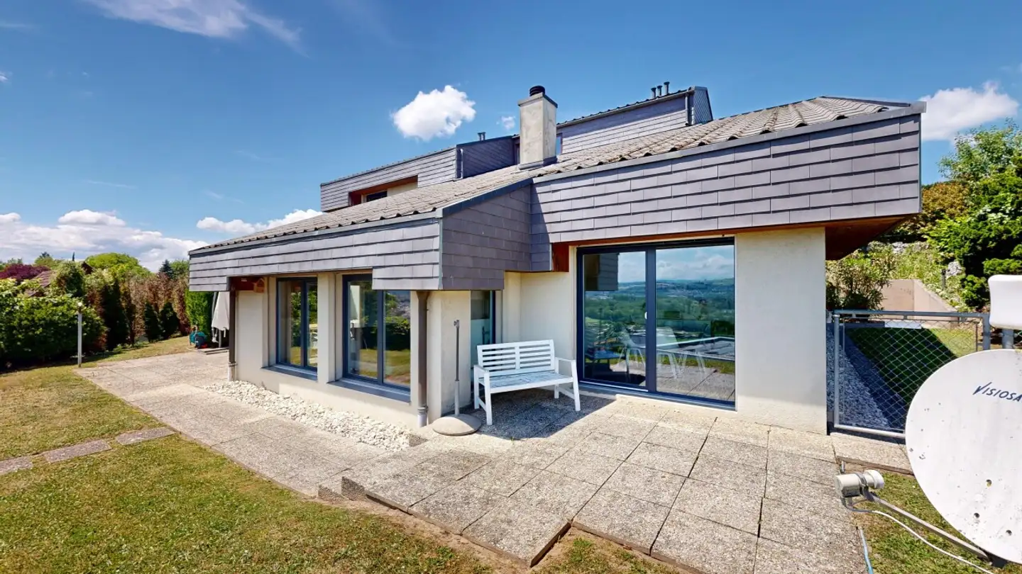 Single house for sale - 1422 Grandson