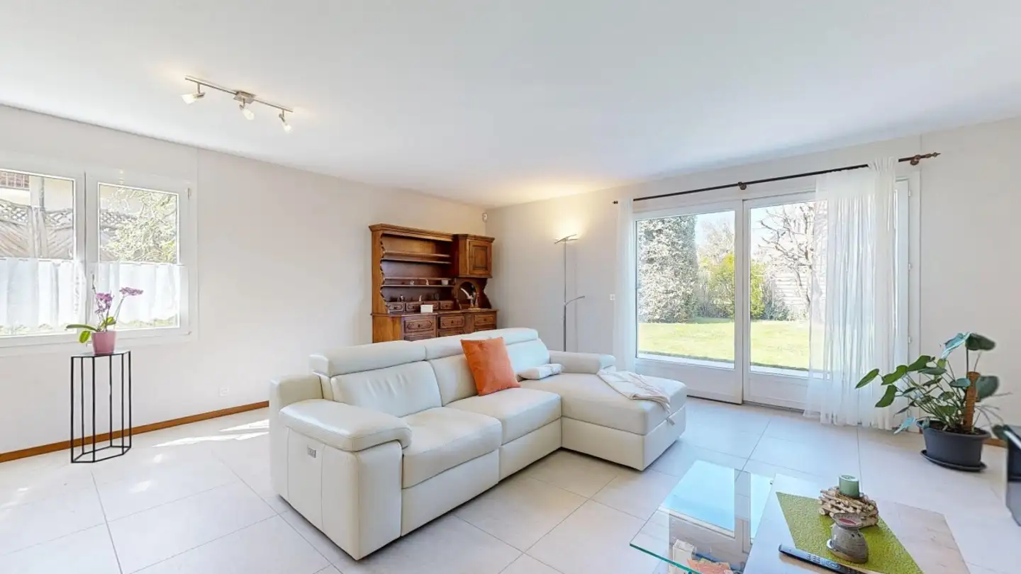 Row house for sale - 1196 Gland - Photo 2