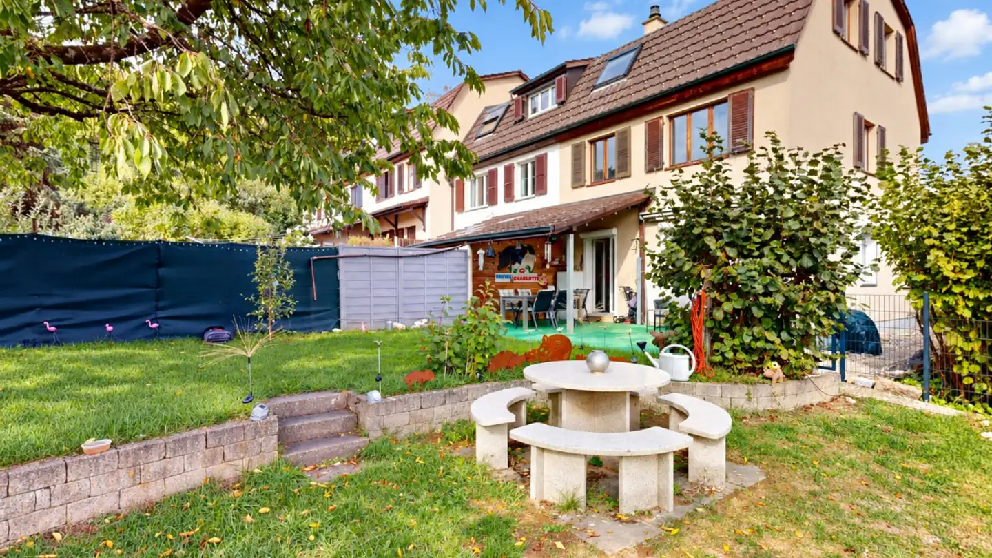 Row house for sale - 4455 Zunzgen