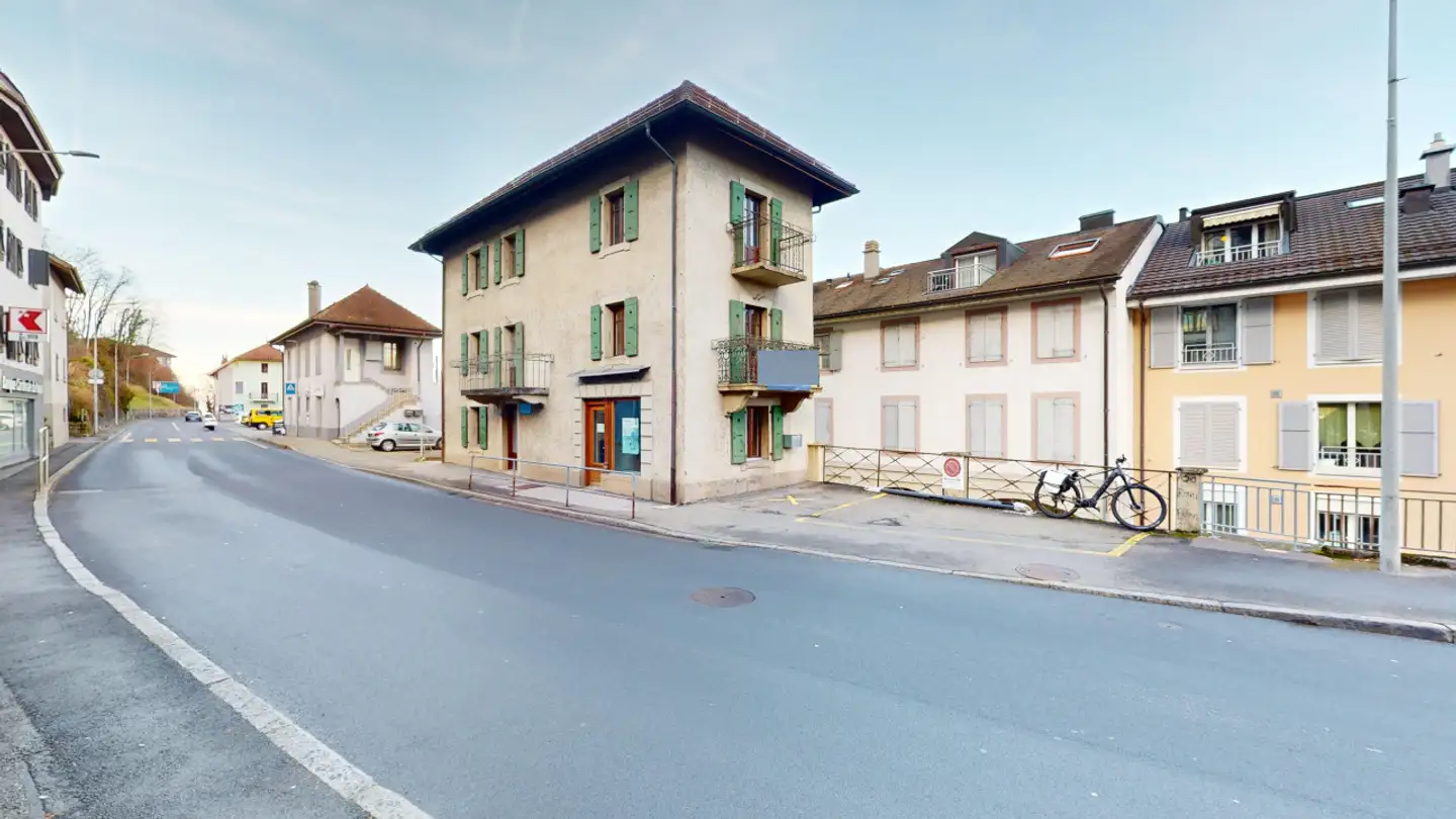 Mixed-use building for sale - 1897 Bouveret