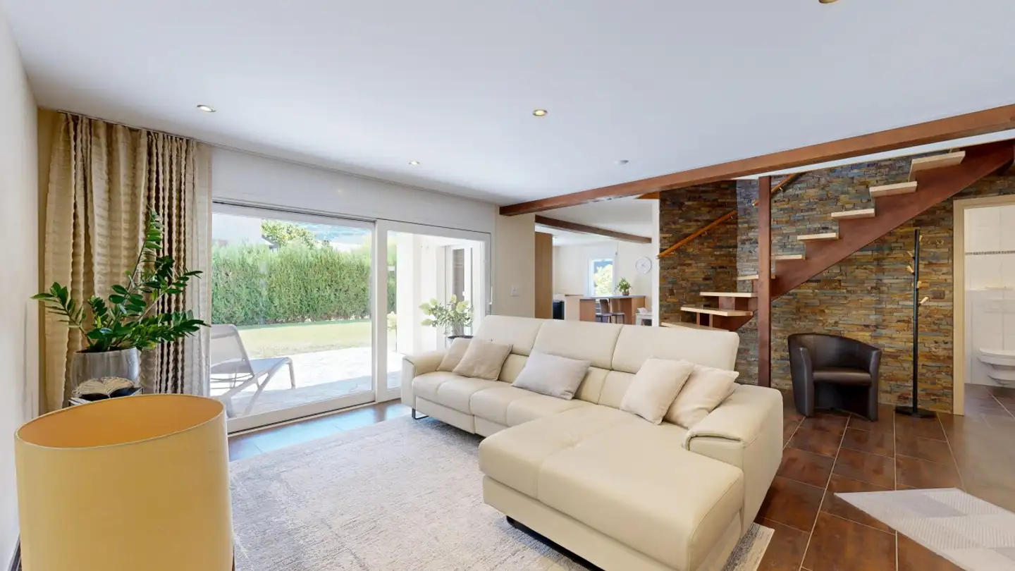 Row house for sale - 1907 Saxon