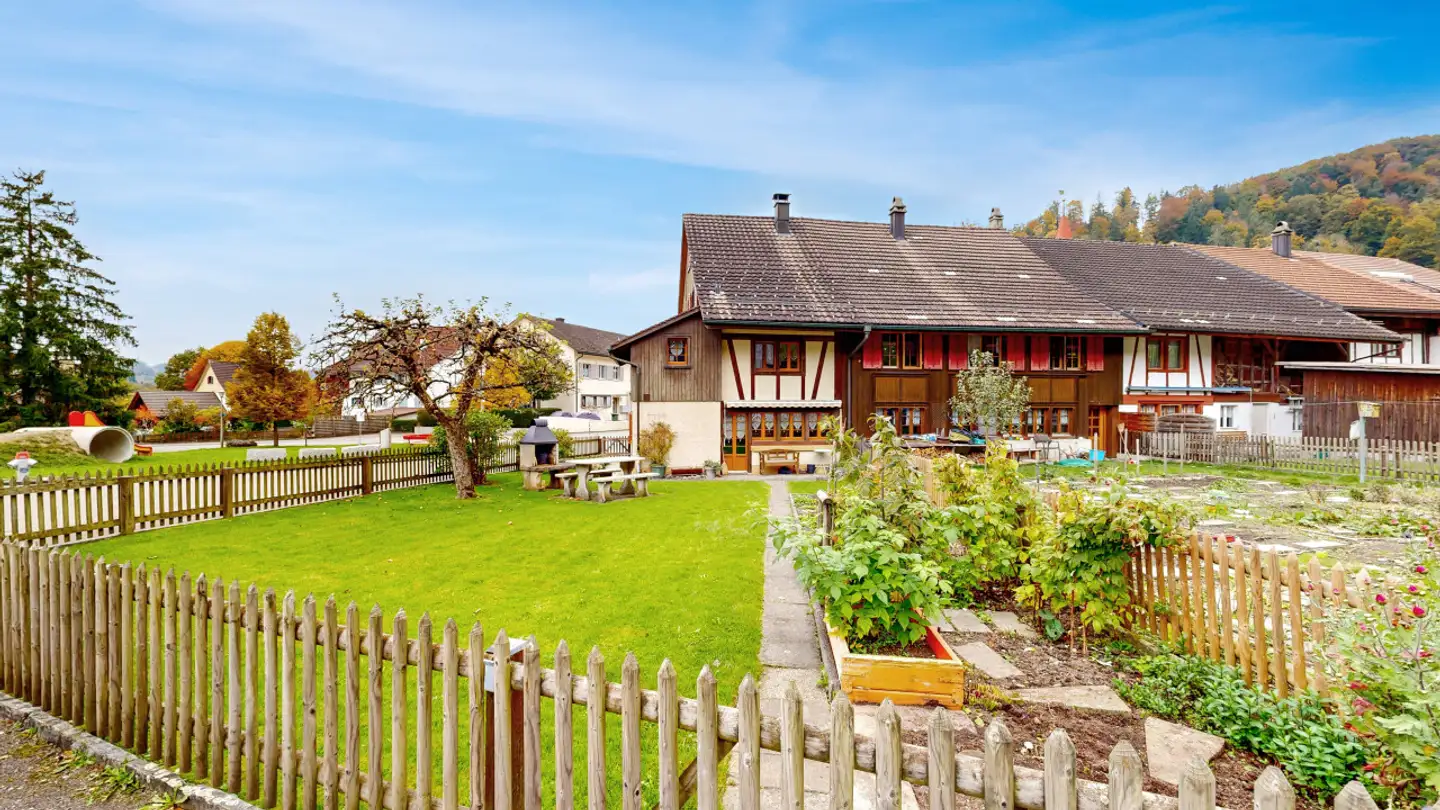 Row house for sale - 8487 Zell ZH