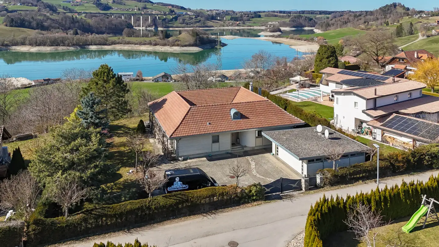 Single house for sale - 1649 Pont-la-Ville