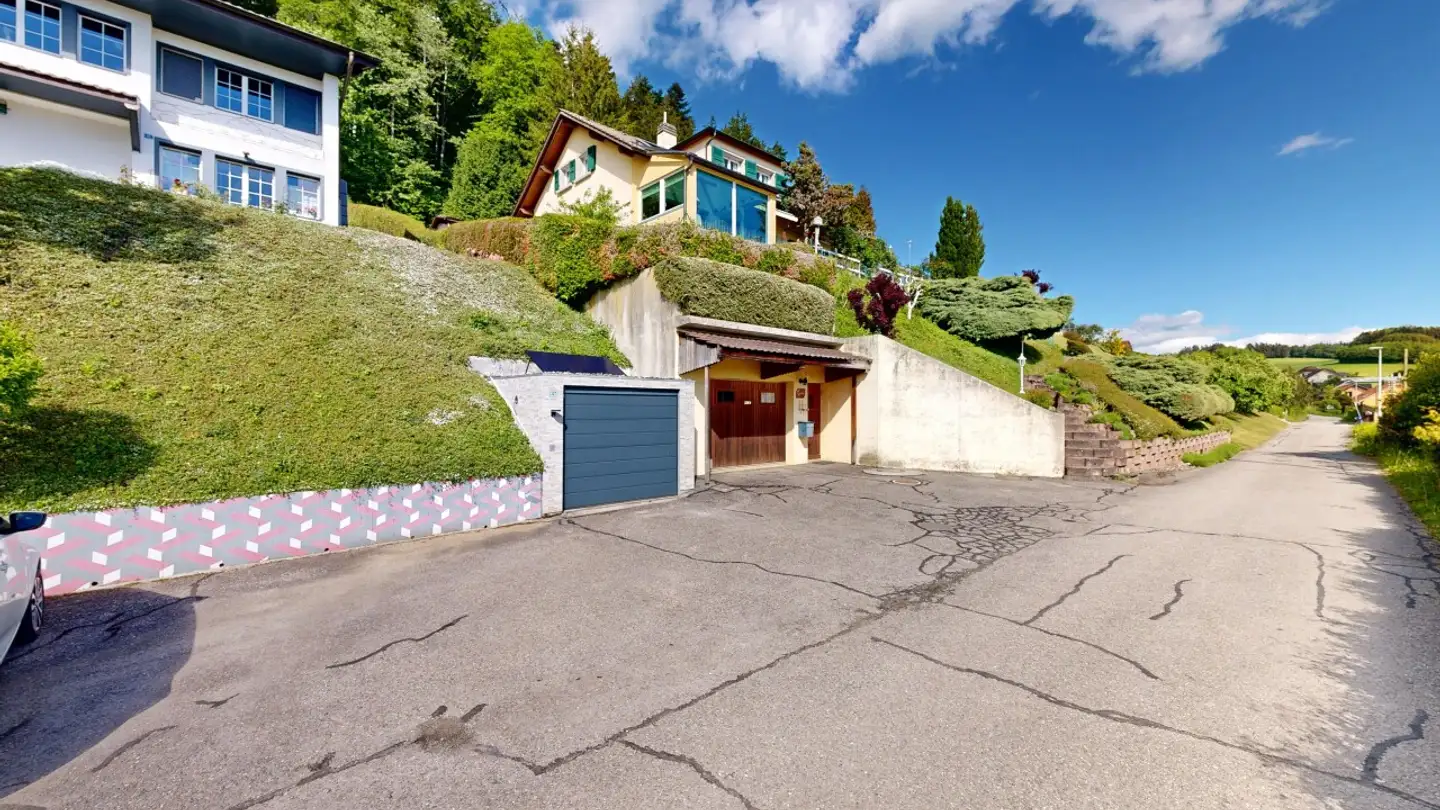 Single house for sale - 1670 Ursy