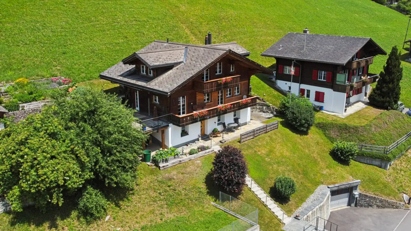 Single house for sale - 3818 Grindelwald - Photo 2