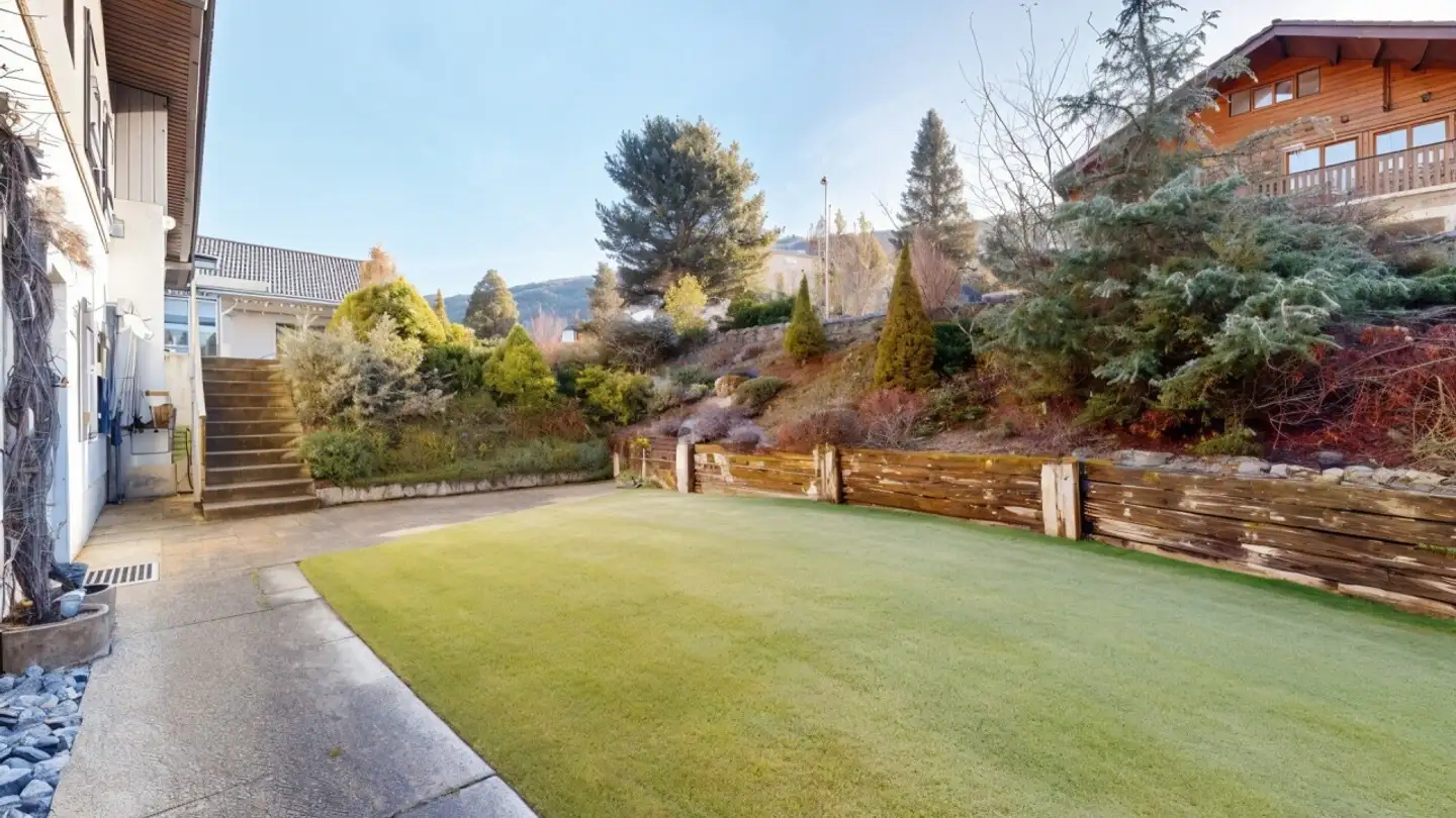 Single house for sale - 2738 Court - Photo 2