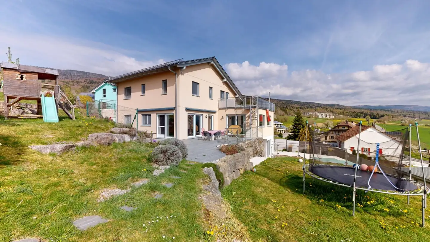 Single house for sale - 1147 Montricher