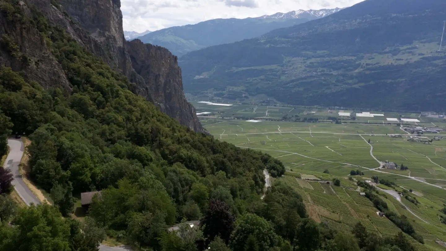 Constructible plot for sale - 1955 Chamoson - Photo 2