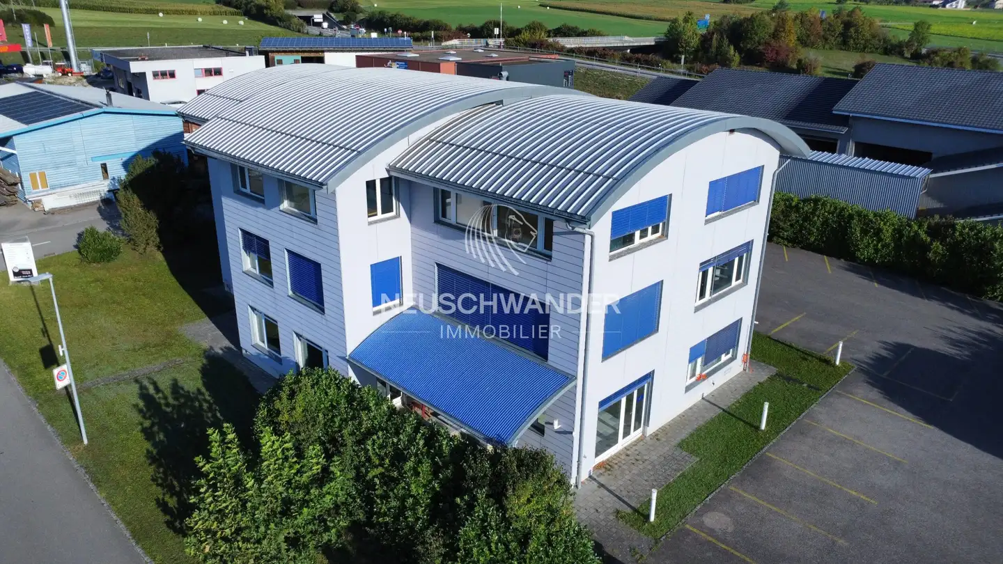 Magasin à louer - 2855 Glovelier