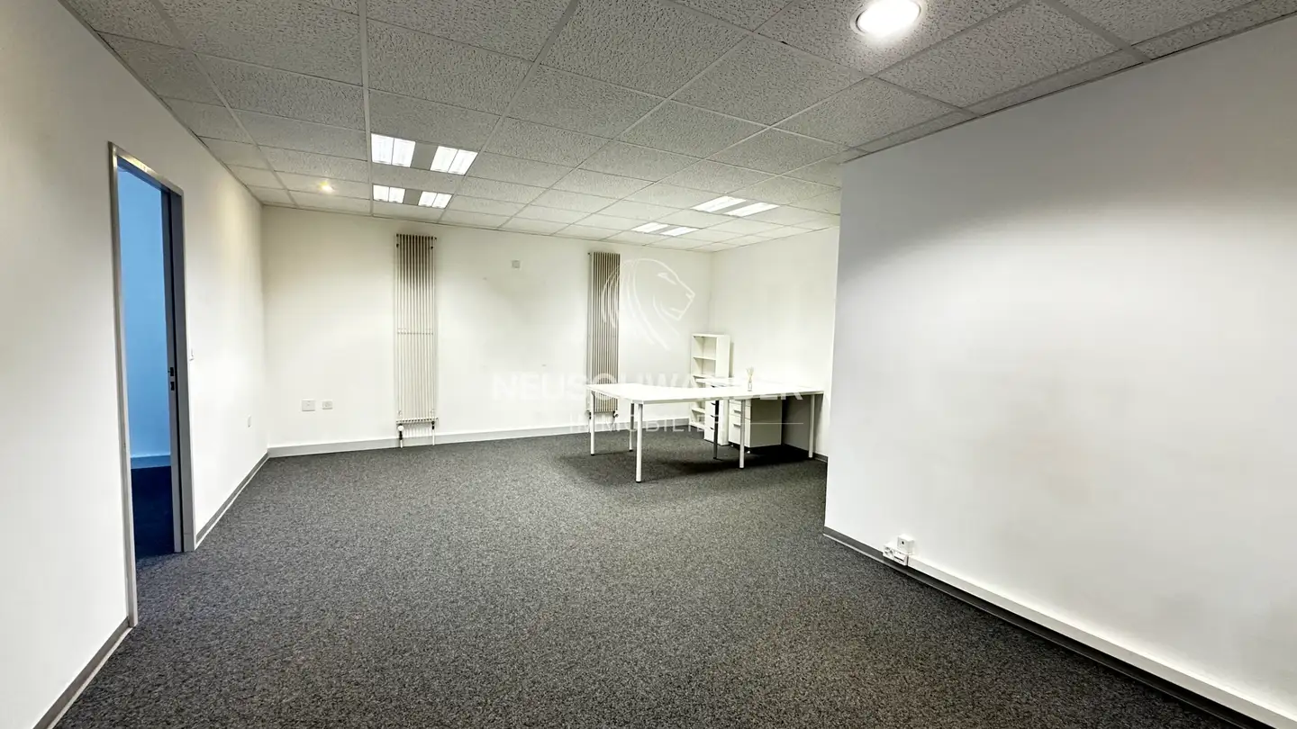 Shop for rent - Rue Du Jura, 2800 Delémont