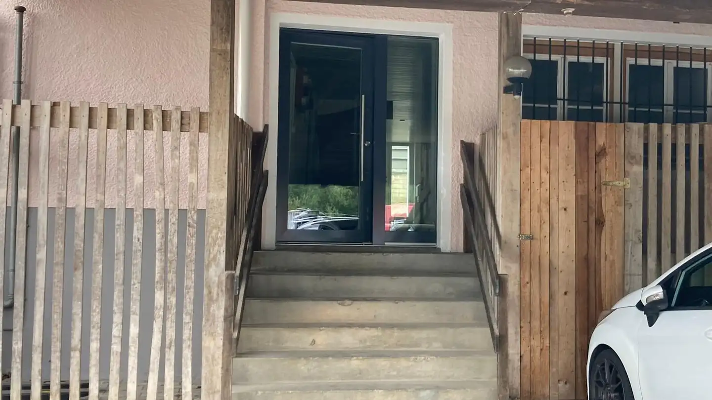 Place de parking couverte à louer - Rue De La Rauracie 24, 2853 Courfaivre - Photo 3