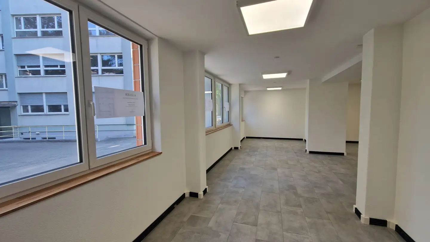 Shop for rent - Rue De La Maltière 9, 2800 Delémont - Photo 3