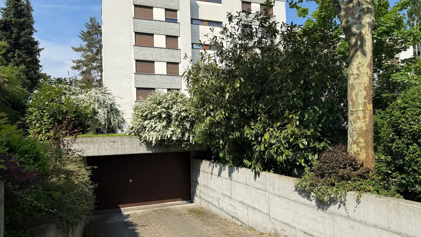 Place de parking souterraine à louer - 2800 Delémont
