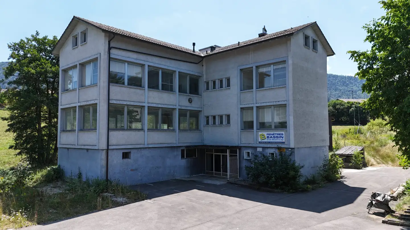 Mixed-use building for sale - 2732 Reconvilier