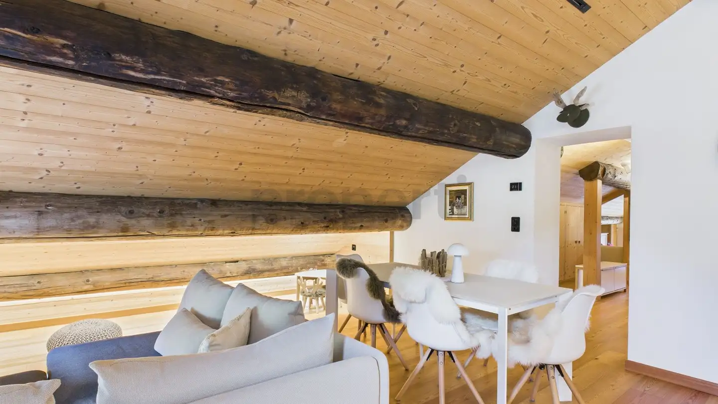 Attic flat for sale - 7437 Nufenen