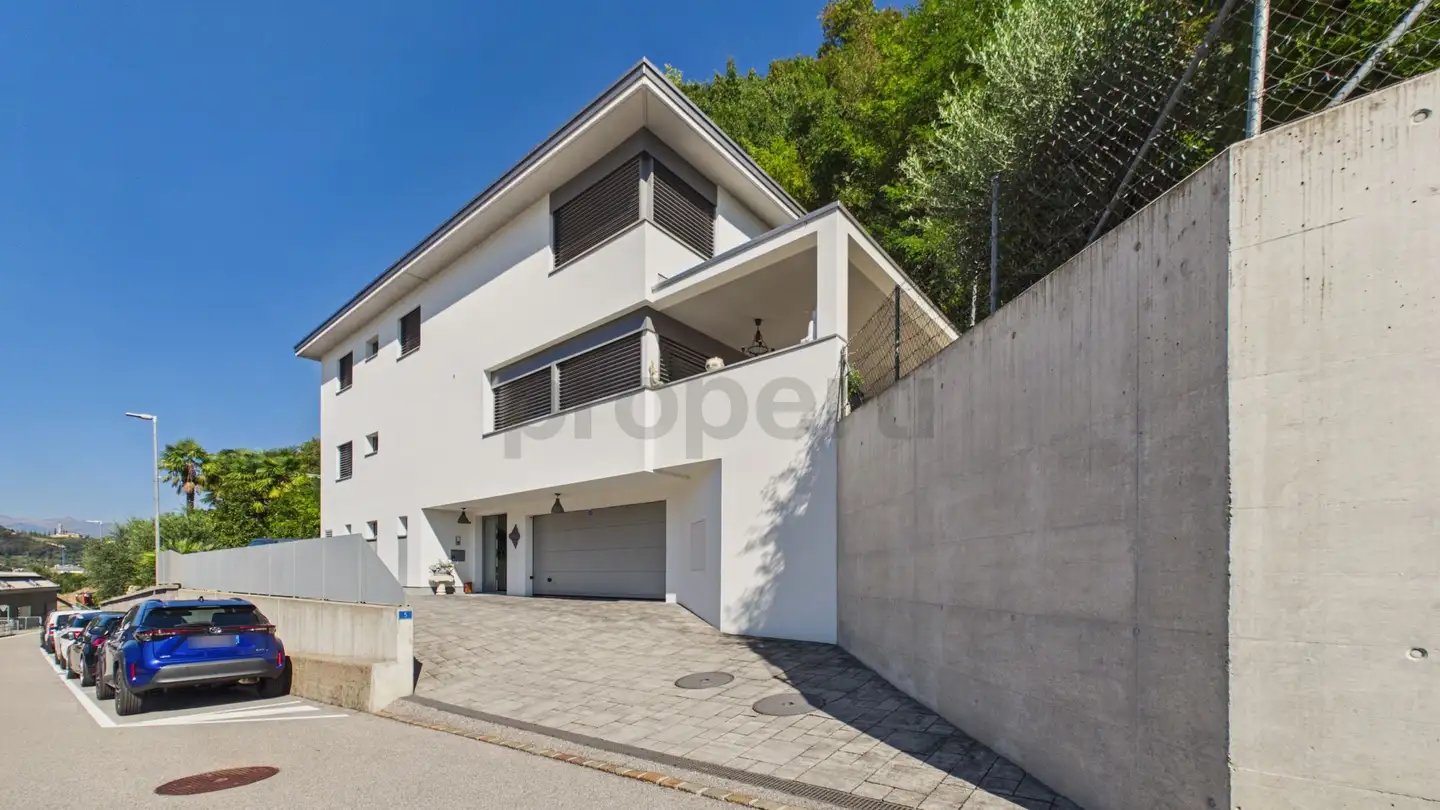 Row house for sale - 6916 Grancia
