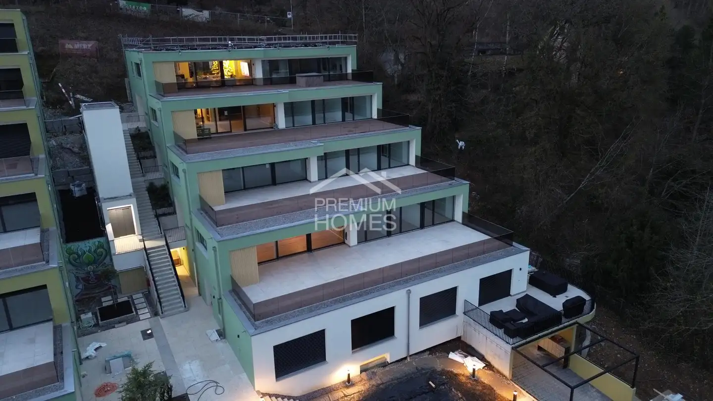 Stepped house for sale - 5222 Umiken