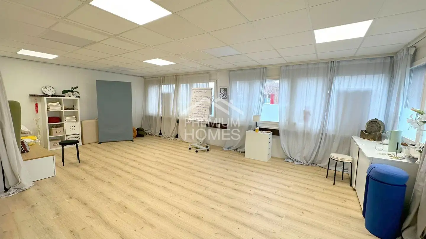 Mixed-use building for sale - 5621 Zufikon