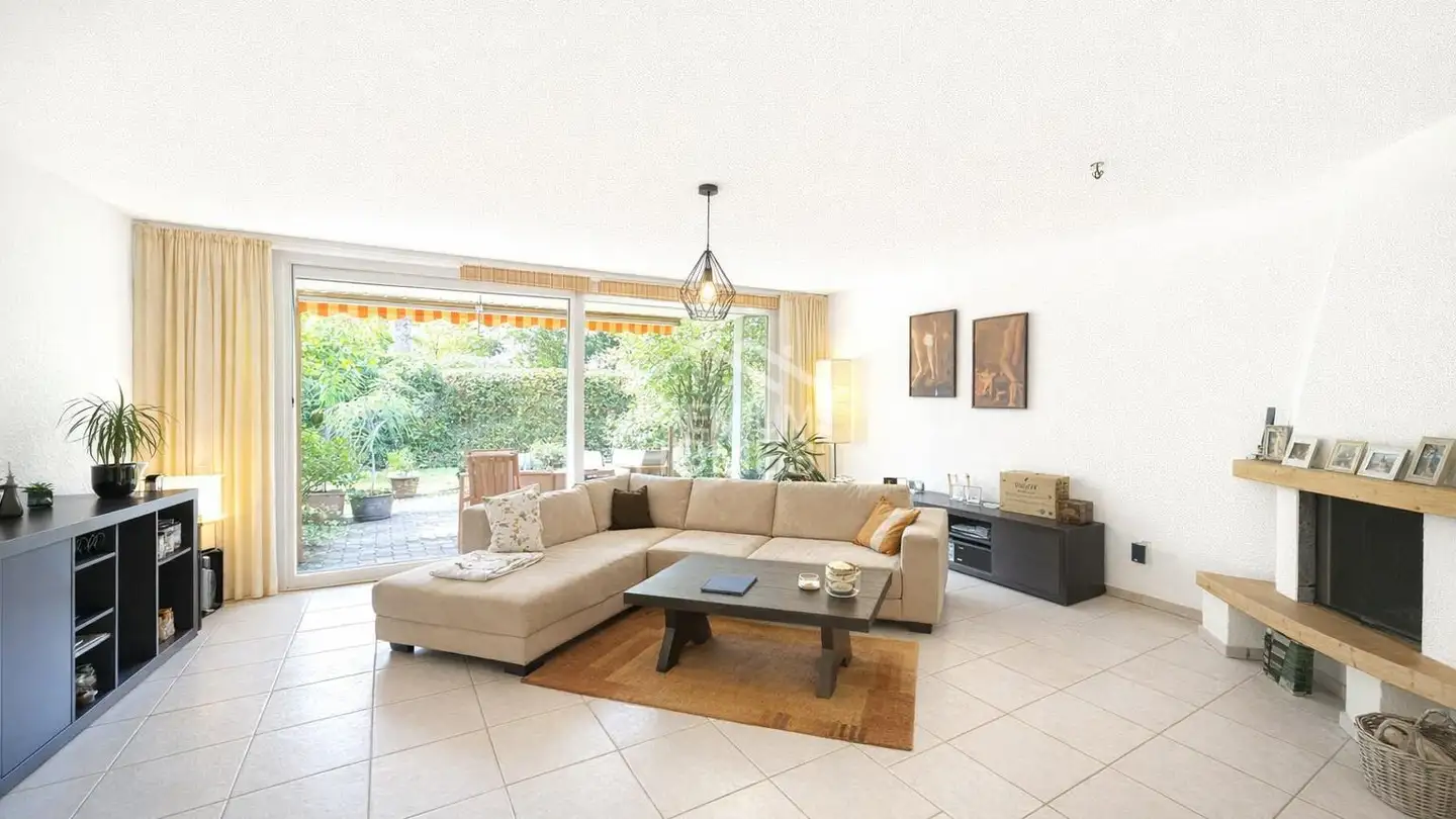 Row house for sale - 3252 Worben - Photo 2